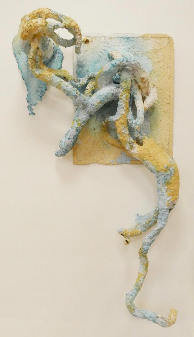 Michaela Kachtíková, Zrod, papírmaše s pletivem, 180 x 115 cm - do 6/2024, VYSTAVENO RE