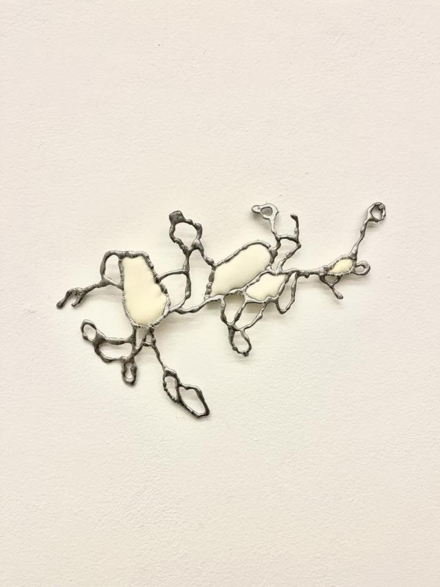 Magdalena Šimurdová, Aplikace I., cín, 20 x 35 x 5 cm, do 06/25