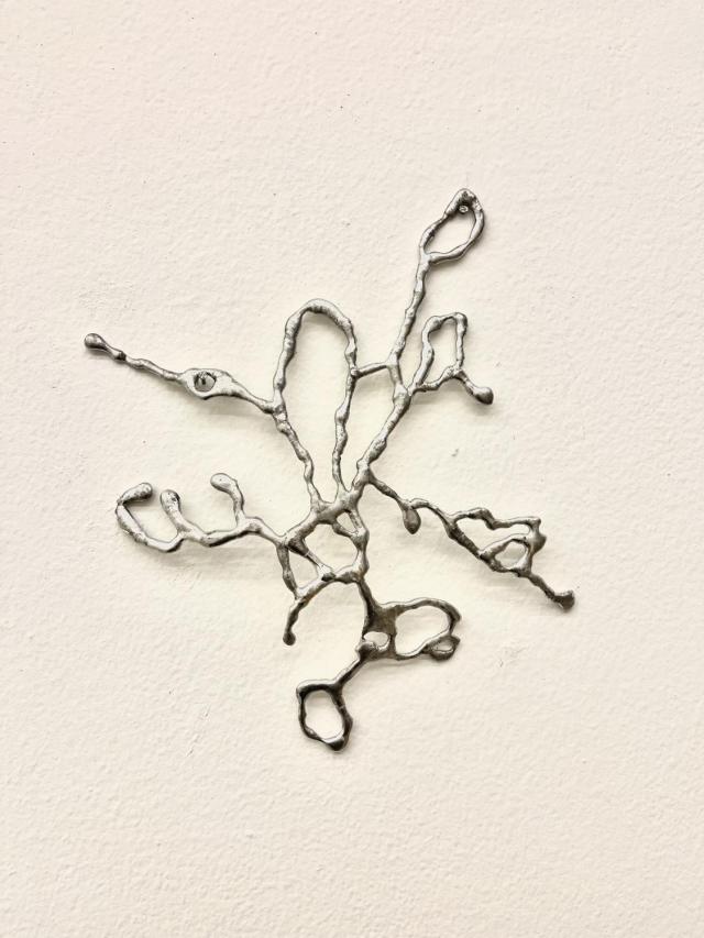 Magdalena Šimurdová, Aplikace III., cín, 20 x 35 x 5 cm, do 06/25