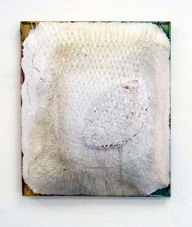 Michaela Kachtíková, Projevené má odrazy v neprojeveném 1., papírmaše, provázky, 60 x 40 x 20 cm - do 06/2024