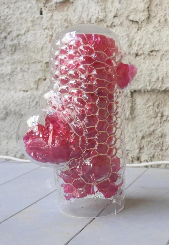 Michaela Kachtíková, Tělesná nádoba, sklo s folií, 35 x 20 x 17 cm - do 06/2024